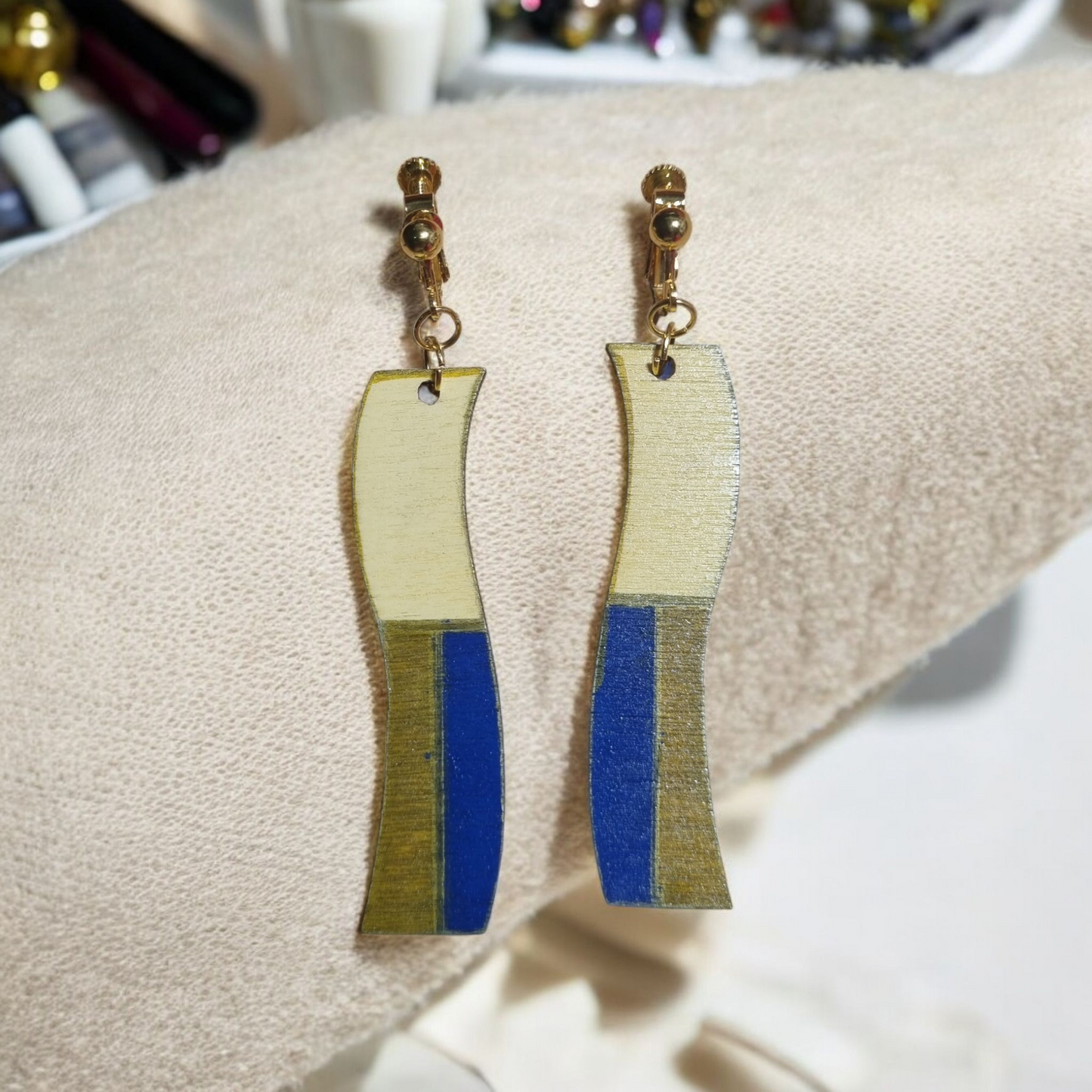 Wavy Style Dangle Earrings