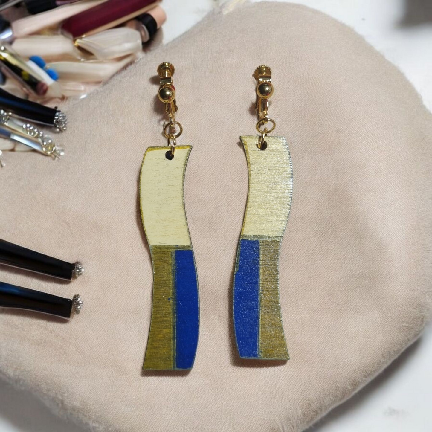 Wavy Style Dangle Earrings