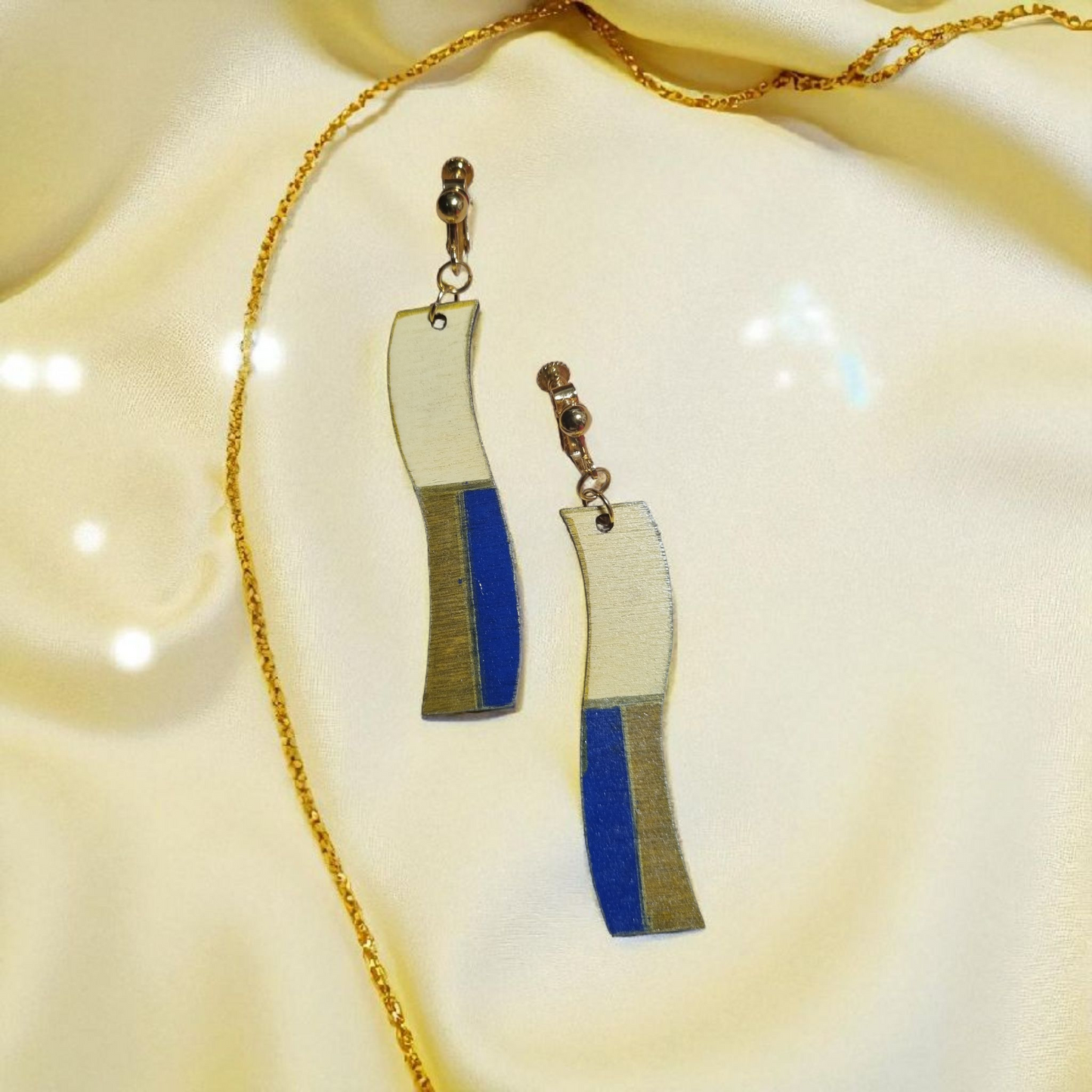 Wavy Style Dangle Earrings