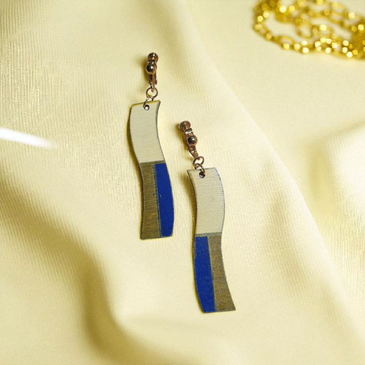 Wavy Style Dangle Earrings