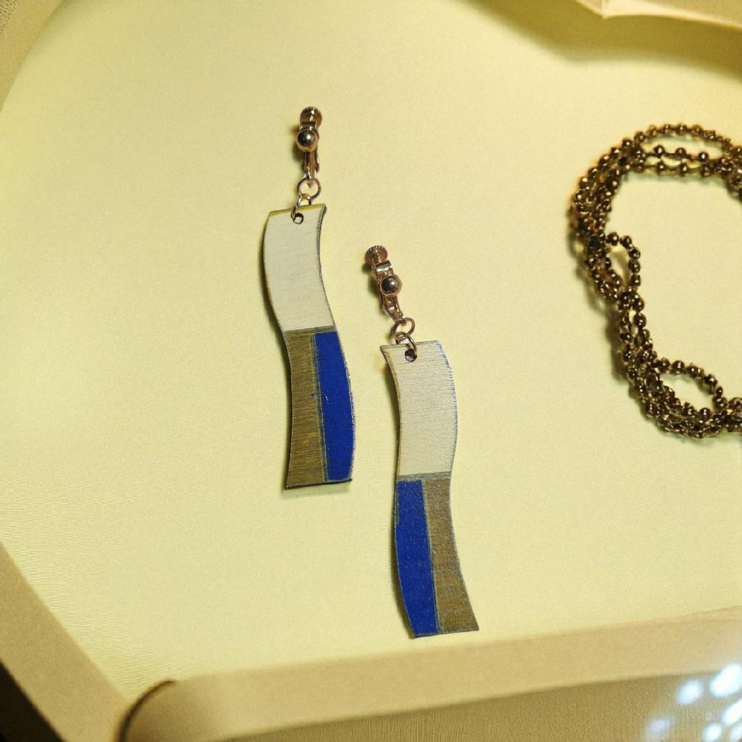 Wavy Style Dangle Earrings